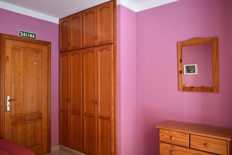 15_La_Palma_Puerto_Tazacorte_Dracaena_2b_Bedroom